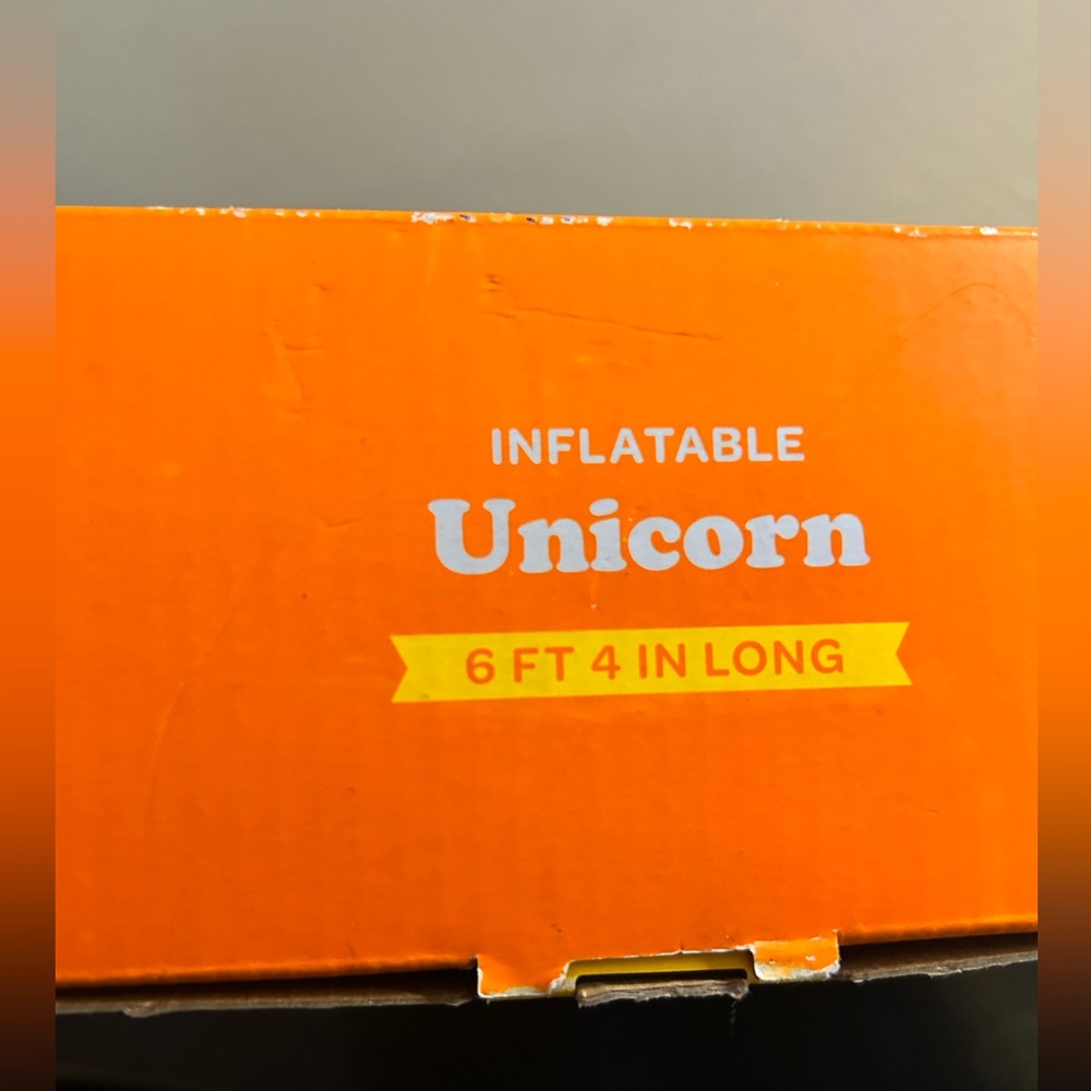 New Inflatable unicorn - Picture 2 of 2